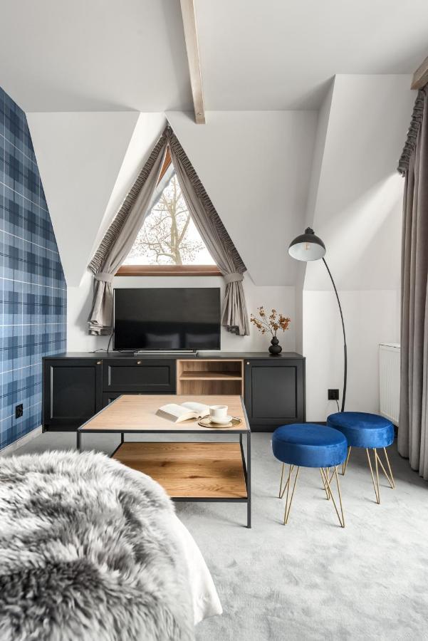 Aspen House I *