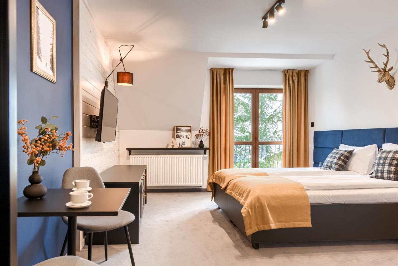 Aspen House I *