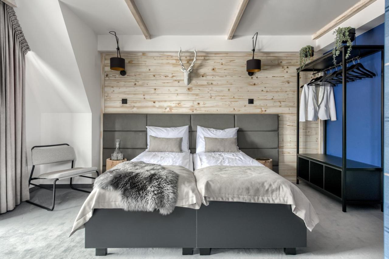 Aspen House I *
